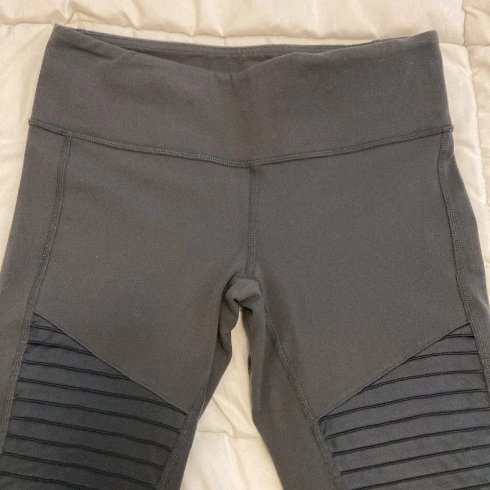 Alo Moto Leggings Gray Size S